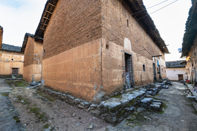 中国乡村古朴静谧的黄土屋