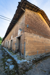 中国乡村古朴的黄土屋和巷子