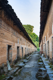 清远市英德虎迹岗村的乡村巷子