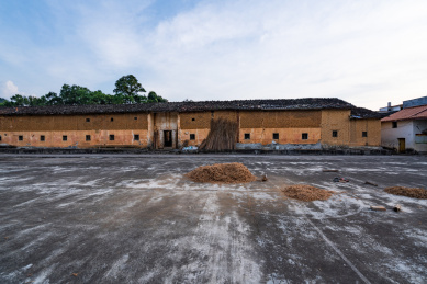 中国乡村古朴静谧的黄土屋
