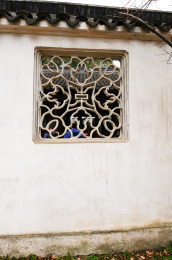 中国江苏省苏州古典园林中式花窗纹样图案素材特写