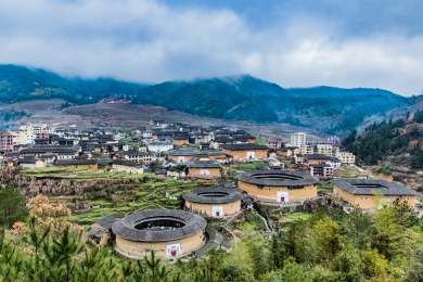 福建省龙岩市永定区下洋镇初溪村土楼群建筑景观