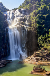 中国广东省梅州市丰顺龙归寨瀑布