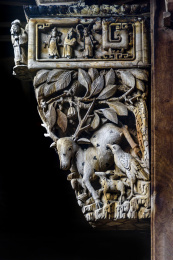 中国浙江省金华市寺平古村落百顺堂内的木雕