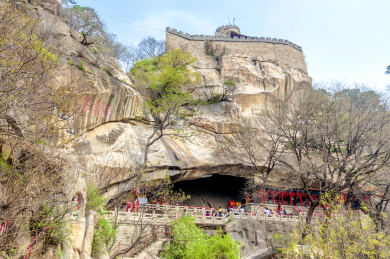 中国辽宁省锦州北镇市医巫闾山大石棚