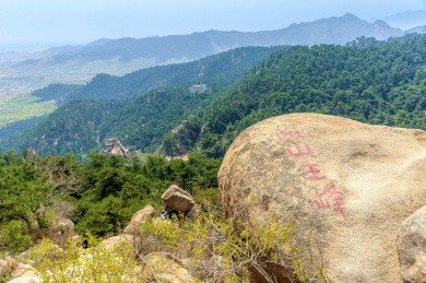 中国辽宁省锦州北镇市医巫闾山主峰