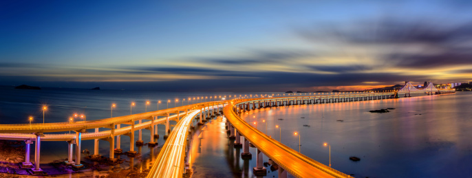 中国辽宁省大连市星海湾跨海大桥日暮