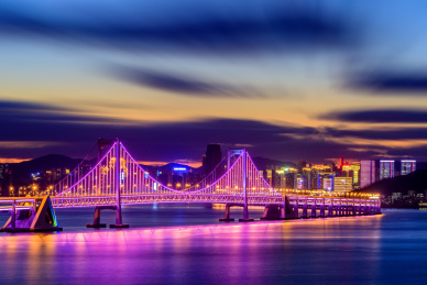 中国辽宁省大连市星海湾跨海大桥夜景