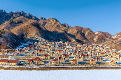 中国辽宁丹东宽甸天桥沟枫墅雪景