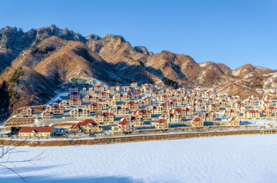 中国辽宁丹东宽甸天桥沟枫墅雪景
