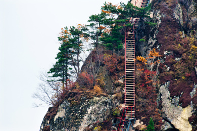 中国辽宁丹东宽甸天桥沟秋景