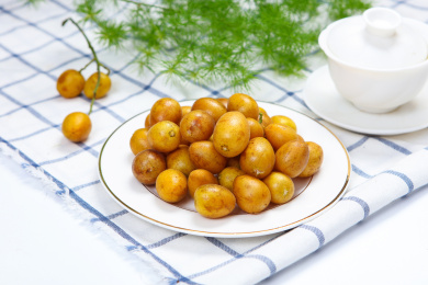 广东特产水果酸甜多汁的新鲜黄皮果