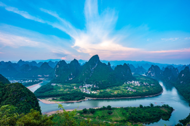 中国广西省桂林市阳朔县喀斯特夕阳景色