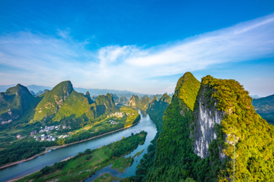 中国广西省桂林市阳朔县喀斯特夕阳景色