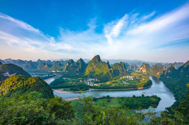 中国广西省桂林市阳朔县喀斯特夕阳景色