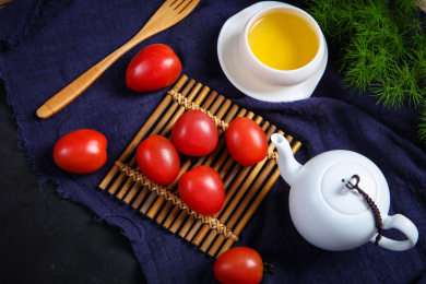 新鲜多汁的时令水果圣女果小番茄