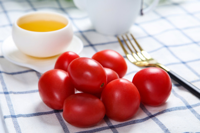 新鲜多汁的时令水果圣女果小番茄