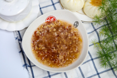 健康营养的美味山珍桃胶燕麦粥