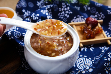 健康营养的美味山珍桃胶燕麦粥