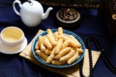 中国传统特色小吃糕点芝麻果