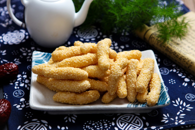 中国传统特色小吃糕点芝麻果