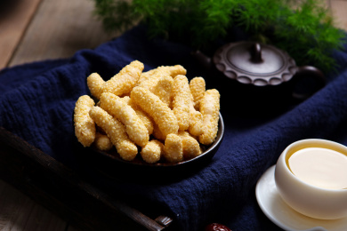 中国传统特色小吃糕点芝麻果
