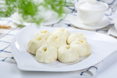 中国传统早餐点心美味薄皮的小笼包