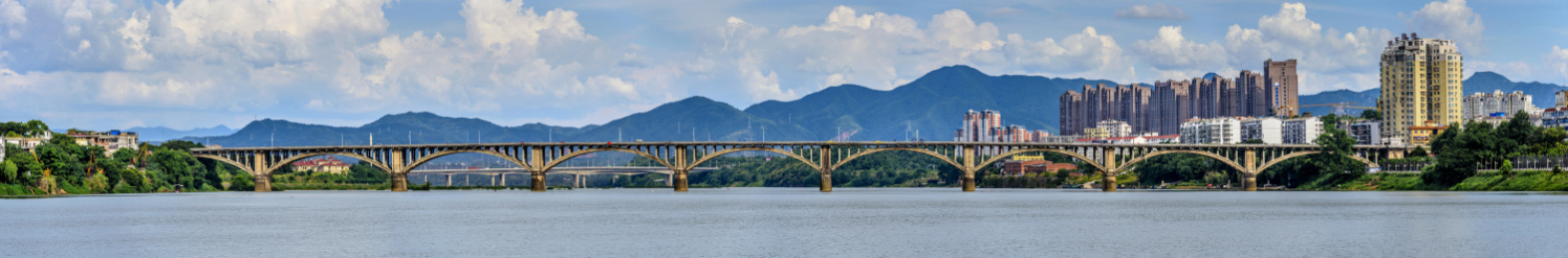 中国江西省赣州市赣州东河大桥全景