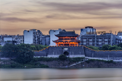 中国江西赣州建春门日暮风光