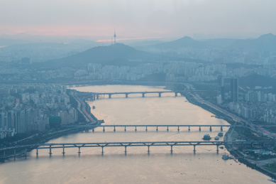 韩国首尔汉江日落城市景观