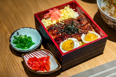 日本料理，一盒关东鳗鱼盖饭 