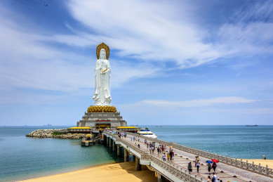 中国海南三亚南山风景区露天海上观音