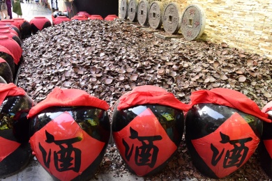土家族摔碗酒酿造珍藏白酒酒缸酒坛