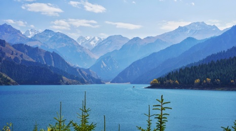 中国新疆省昌吉回族自治州阜康市天山天池秋季风光