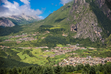 中国甘肃南部的扎尕那村庄