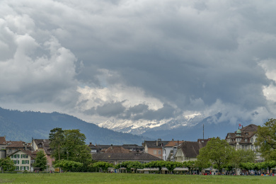 欧洲瑞士因特拉肯小镇风貌全景