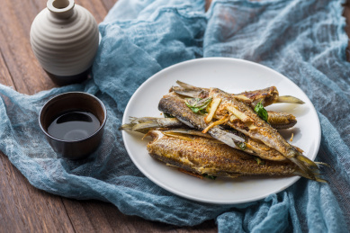 法式香煎野生河鲜翘嘴鲌和烈酒