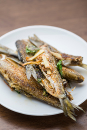 法式香煎野生河鲜翘嘴鲌配薄荷