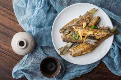 法式香煎野生河鲜翘嘴鲌和烈酒