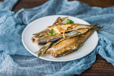 法式香煎野生河鲜翘嘴鲌配薄荷