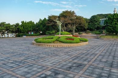 青岛小青岛公园停车场日景