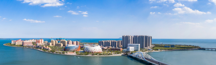 无人机航拍青岛黄岛区星光岛城市日景