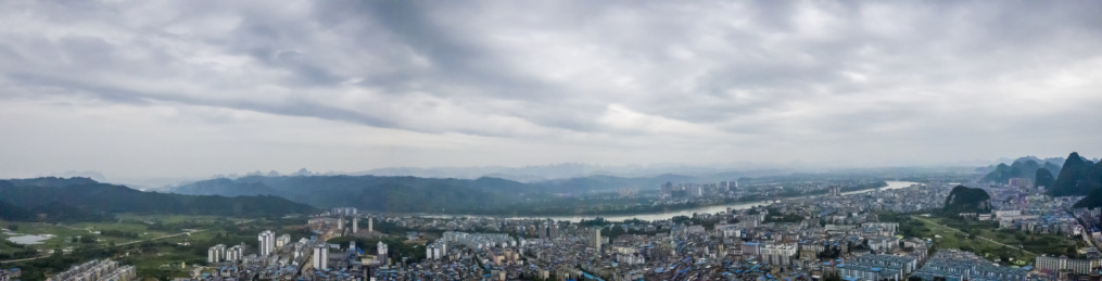 航拍阴天里的广西柳州融水县县城全貌接片