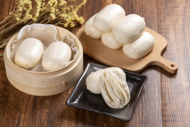 传统面食银丝卷摆放在桌面上