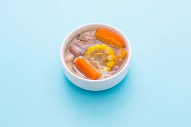 蓝色背景里美味的花生排骨养生汤