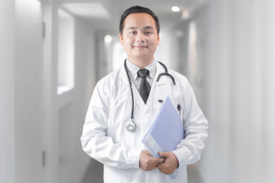 年轻的中国男医生 专家