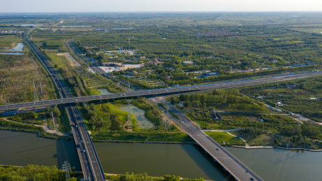航拍山东东营市东营区绿色生态城市建筑公路风光