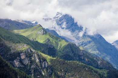 中国四川西部高原的四姑娘山景观