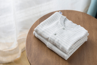 整齐折叠的婴幼儿连体服装