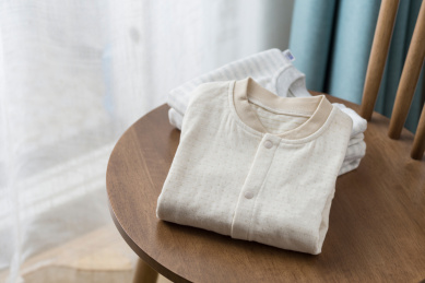整齐折叠的婴幼儿连体服装